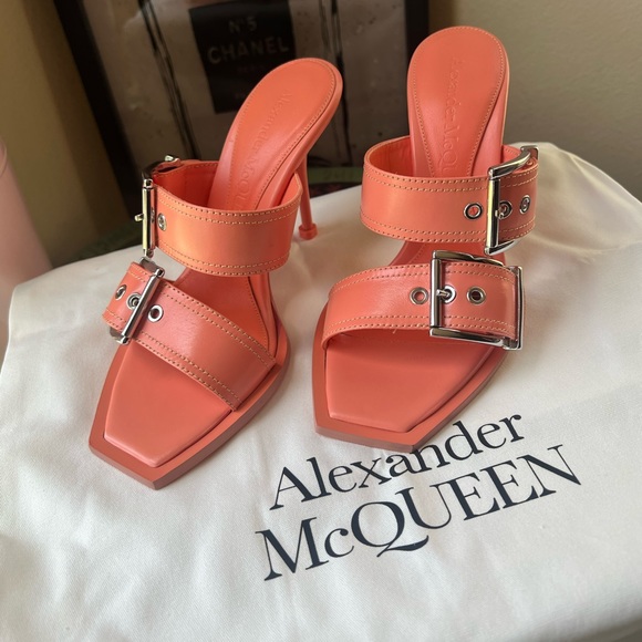 SALE✨ALEXANDER MCQUEEN double bucket pink mule in apricot 🌷 - Picture 4 of 15